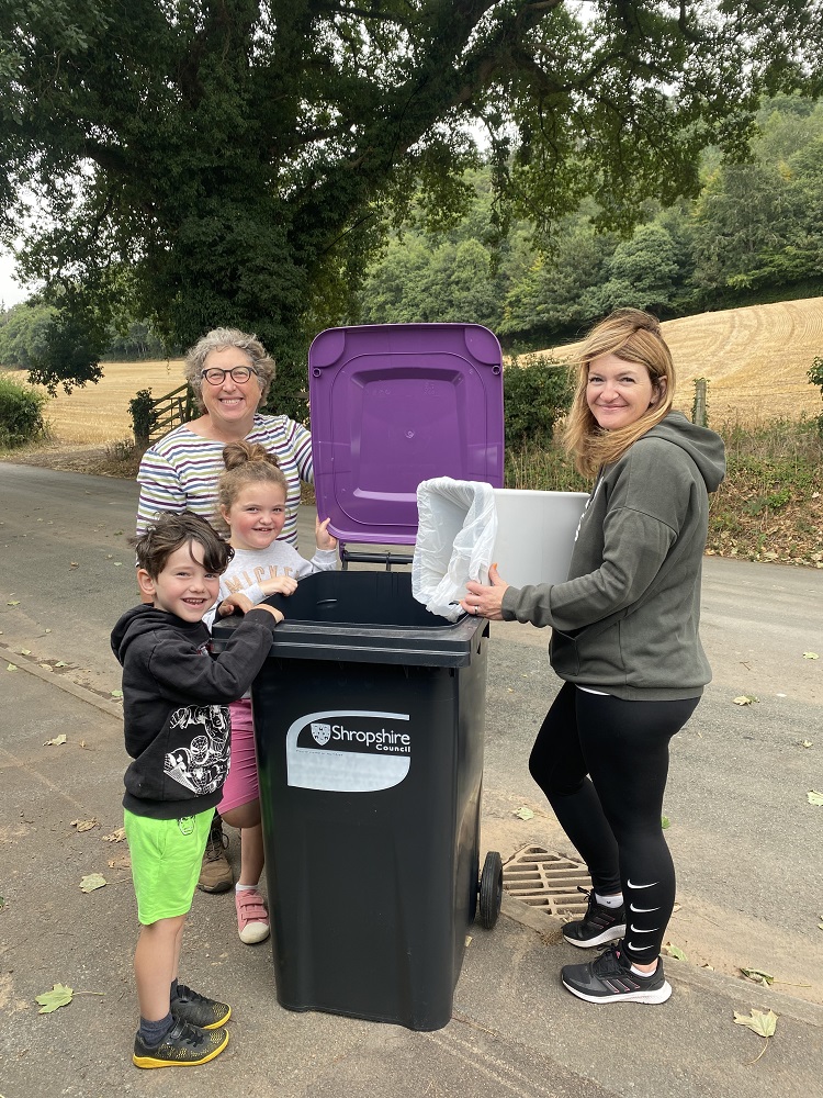 Great Ness and Little Ness volunteer litter pickers praised for efforts 