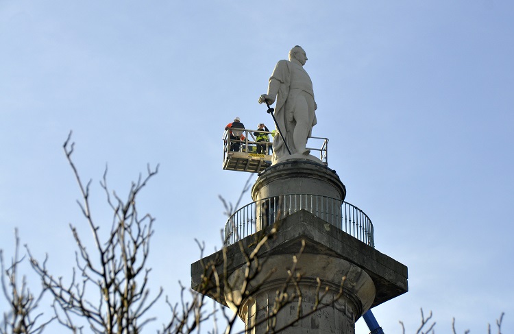 Stonemasons inspect Lord Hill's statue and The Column