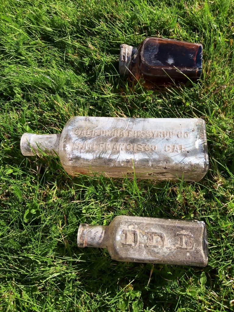 Medicine bottles: likely Victorian or later? (Picture credit: B. Christian)