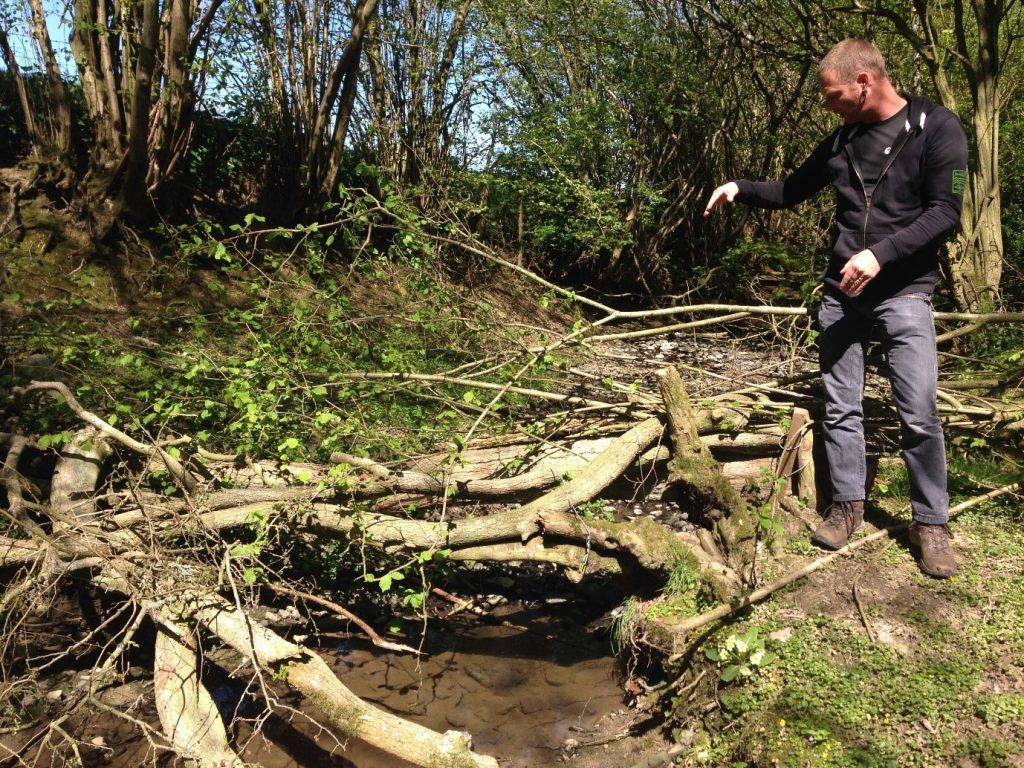 Luke Neal explaining the key features of a leaky woody barrier on the Wilde brook, Corvedale.