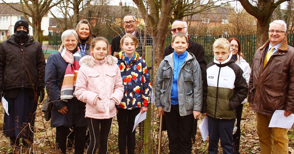 Mereside Primary School children with those at the ceremony