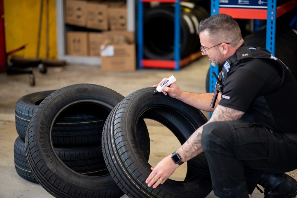 West Mercia Police demonstrate Smartwater tyre tagging